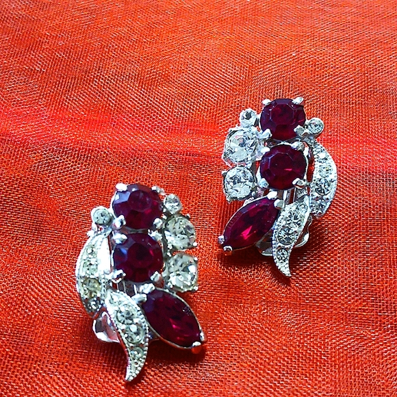 Eisenberg Clip On Earrings - Picture 7 of 8